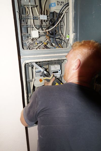 Замена накладок для электрических щитков (ЩЭ) в многоквартирном доме