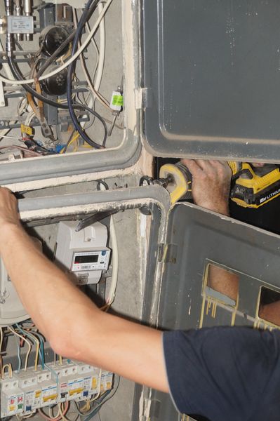 Замена накладок для электрических щитков (ЩЭ) в многоквартирном доме