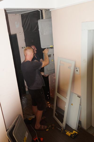 Замена накладок для электрических щитков (ЩЭ) в многоквартирном доме