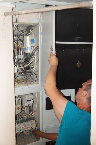 Замена накладок для электрических щитков (ЩЭ) в многоквартирном доме