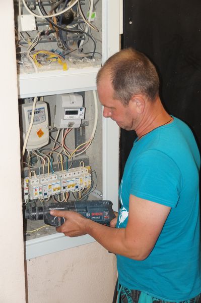 Замена накладок для электрических щитков (ЩЭ) в многоквартирном доме