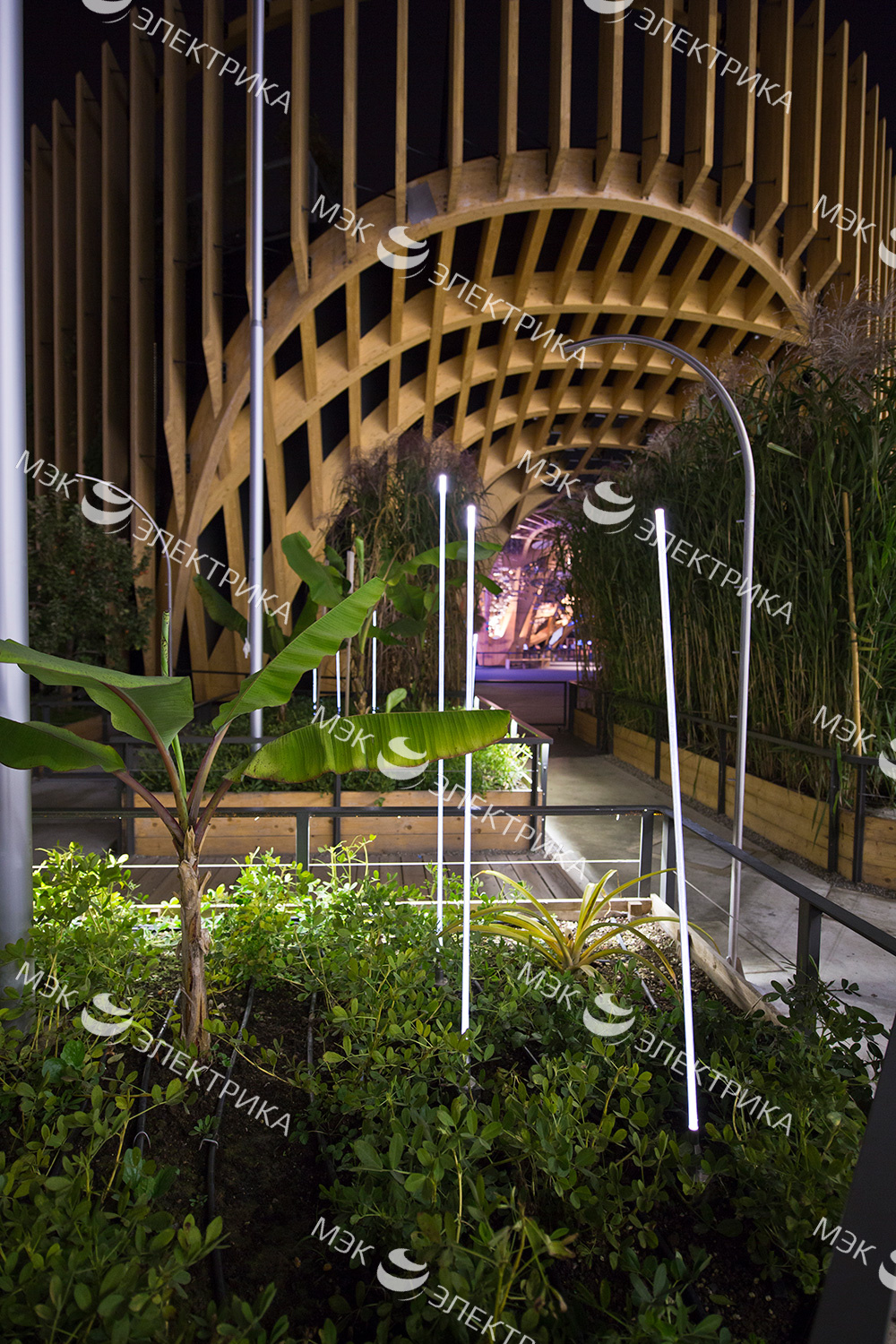 Декоративный светильник iGuzzini Typha Bollard Steel ADT2.713 (1500mm)