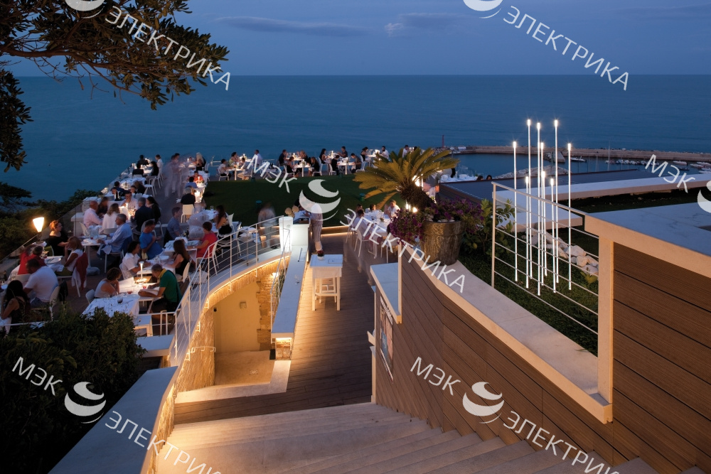 Декоративный светильник iGuzzini Typha Bollard Steel ADT2.713 (1500mm)