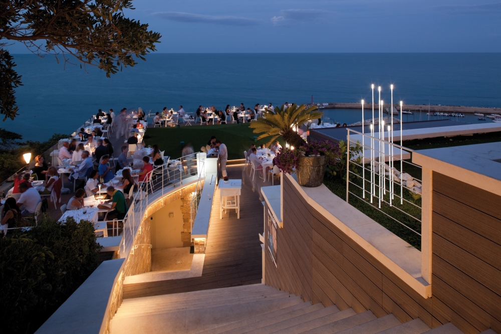 Декоративный светильник iGuzzini Typha Bollard Steel ADT5.713 (1500mm)